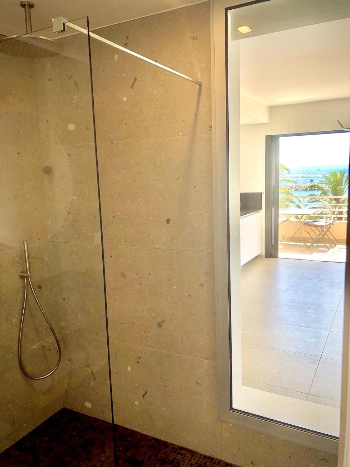 Appartement T3 Lumineux Traversant Totalement Neuf En Face De La Plage Front De Mer Vue Sur Les Iles Vue Mer Panoramique Assuree Residence De La Plage Centre Ville Du Lavandou 3Eme Etage Avec Ascenseur Appartement T3 勒拉旺杜 外观 照片