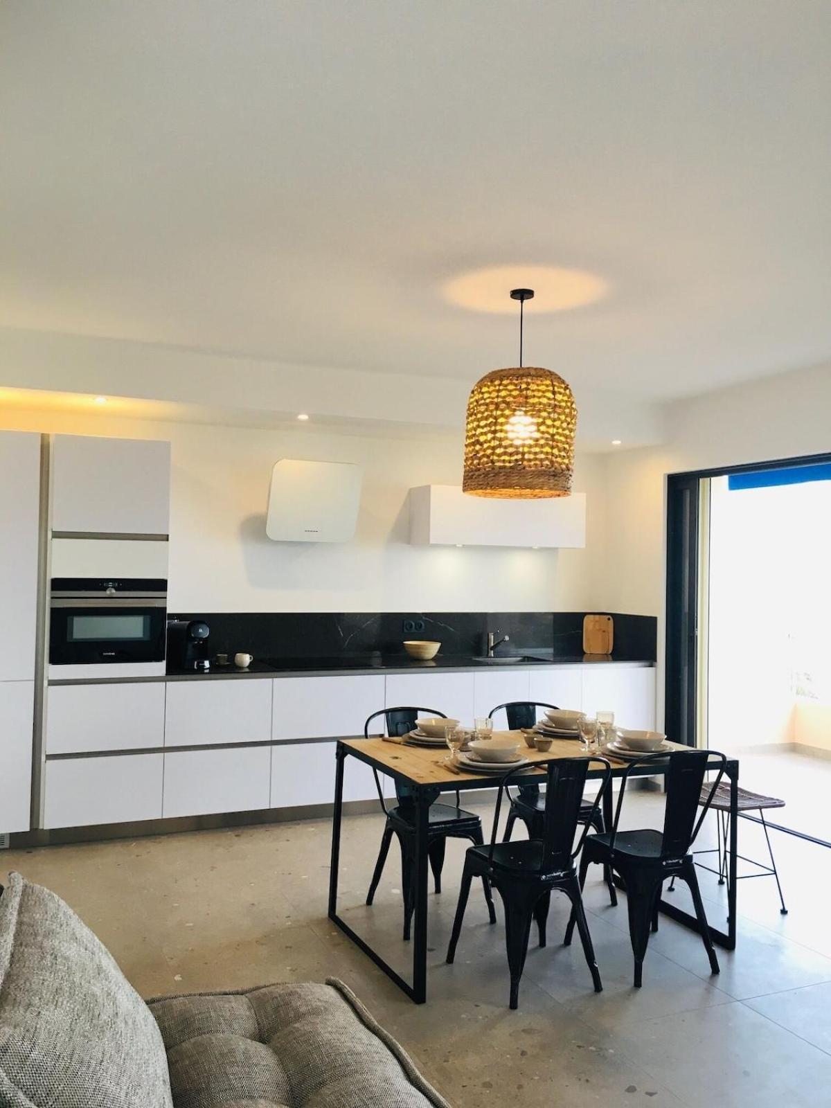 Appartement T3 Lumineux Traversant Totalement Neuf En Face De La Plage Front De Mer Vue Sur Les Iles Vue Mer Panoramique Assuree Residence De La Plage Centre Ville Du Lavandou 3Eme Etage Avec Ascenseur Appartement T3 勒拉旺杜 外观 照片