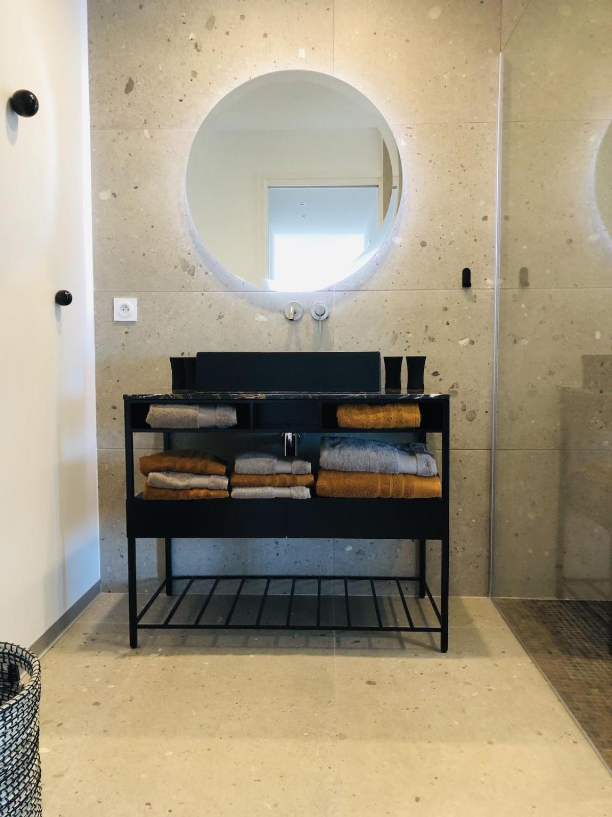 Appartement T3 Lumineux Traversant Totalement Neuf En Face De La Plage Front De Mer Vue Sur Les Iles Vue Mer Panoramique Assuree Residence De La Plage Centre Ville Du Lavandou 3Eme Etage Avec Ascenseur Appartement T3 勒拉旺杜 外观 照片