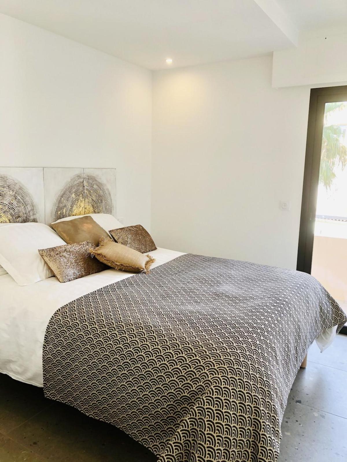 Appartement T3 Lumineux Traversant Totalement Neuf En Face De La Plage Front De Mer Vue Sur Les Iles Vue Mer Panoramique Assuree Residence De La Plage Centre Ville Du Lavandou 3Eme Etage Avec Ascenseur Appartement T3 勒拉旺杜 外观 照片