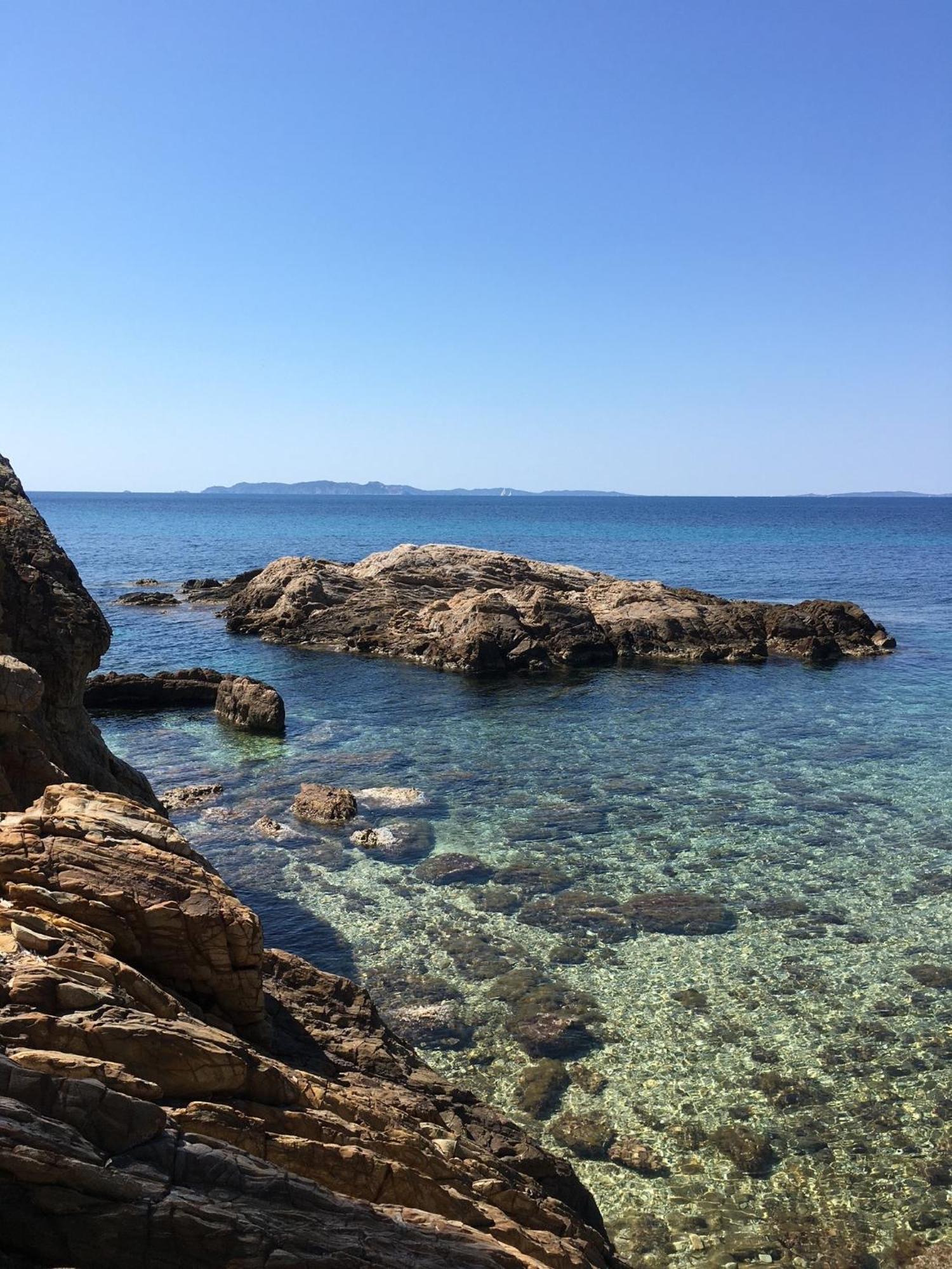 Appartement T3 Lumineux Traversant Totalement Neuf En Face De La Plage Front De Mer Vue Sur Les Iles Vue Mer Panoramique Assuree Residence De La Plage Centre Ville Du Lavandou 3Eme Etage Avec Ascenseur Appartement T3 勒拉旺杜 外观 照片
