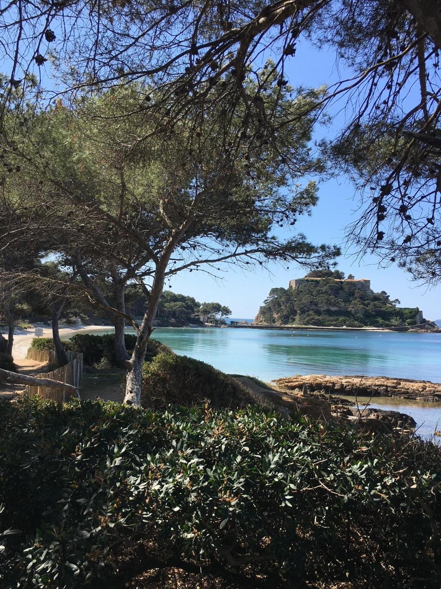 Appartement T3 Lumineux Traversant Totalement Neuf En Face De La Plage Front De Mer Vue Sur Les Iles Vue Mer Panoramique Assuree Residence De La Plage Centre Ville Du Lavandou 3Eme Etage Avec Ascenseur Appartement T3 勒拉旺杜 外观 照片