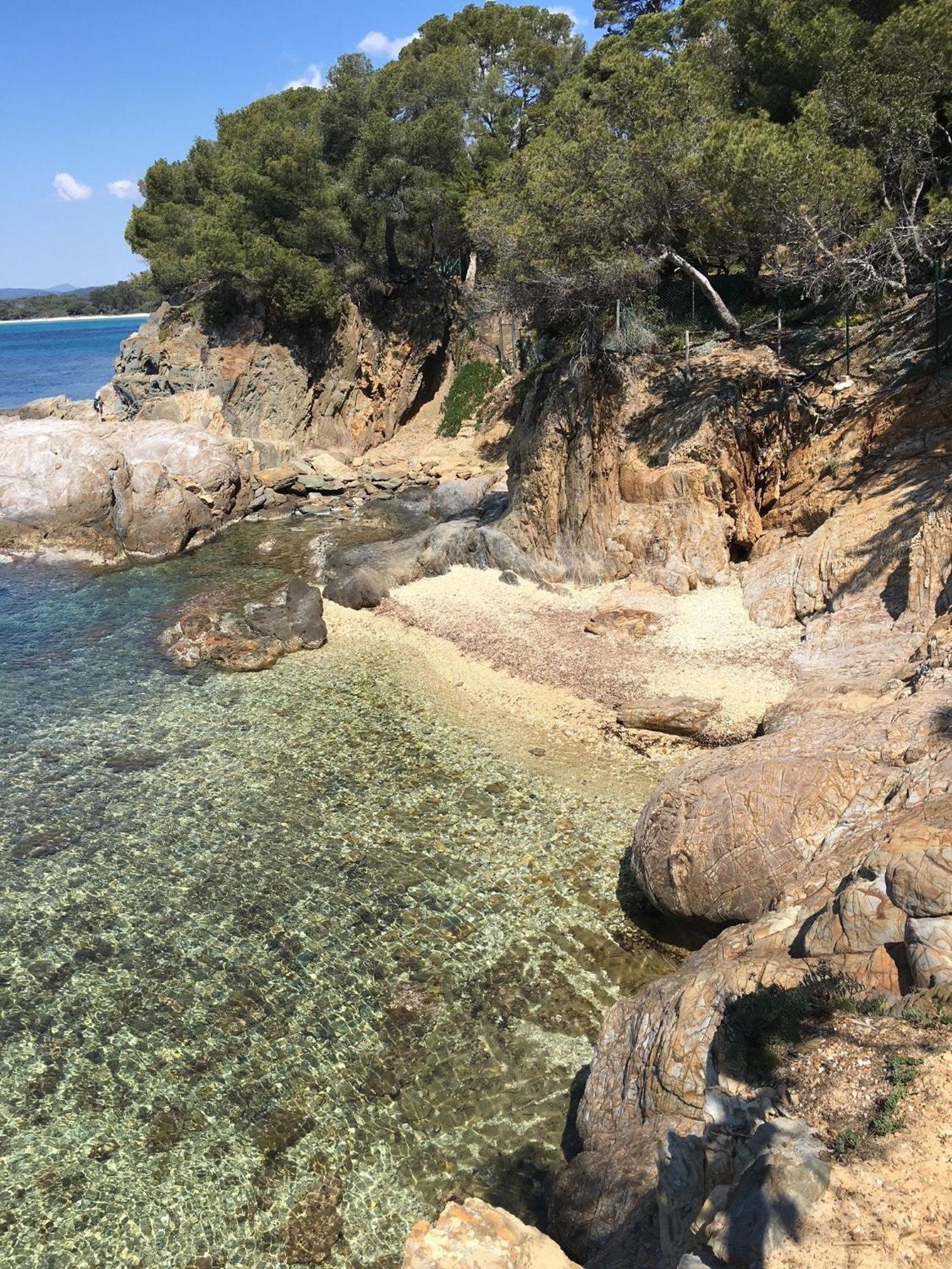Appartement T3 Lumineux Traversant Totalement Neuf En Face De La Plage Front De Mer Vue Sur Les Iles Vue Mer Panoramique Assuree Residence De La Plage Centre Ville Du Lavandou 3Eme Etage Avec Ascenseur Appartement T3 勒拉旺杜 外观 照片