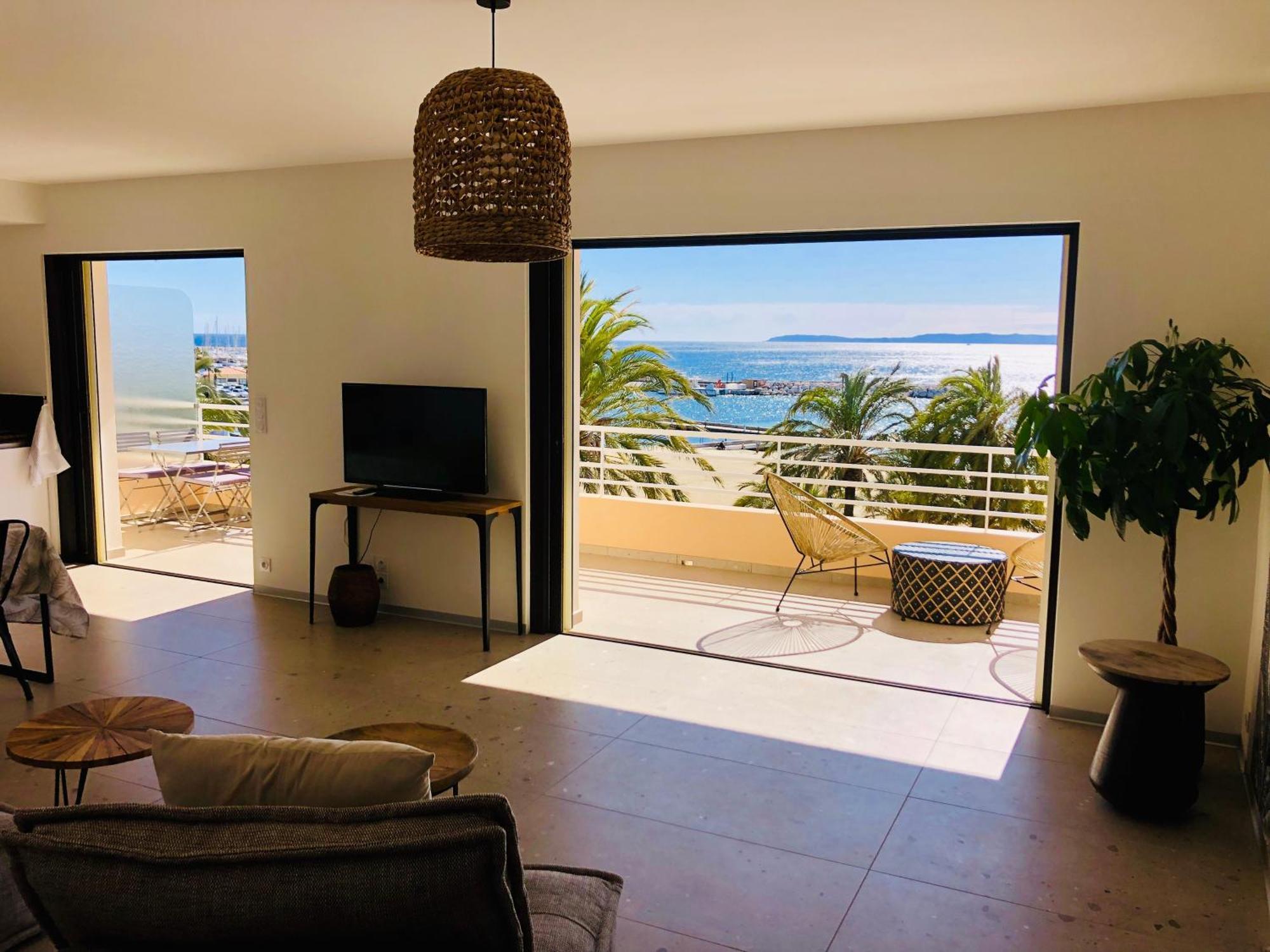 Appartement T3 Lumineux Traversant Totalement Neuf En Face De La Plage Front De Mer Vue Sur Les Iles Vue Mer Panoramique Assuree Residence De La Plage Centre Ville Du Lavandou 3Eme Etage Avec Ascenseur Appartement T3 勒拉旺杜 外观 照片