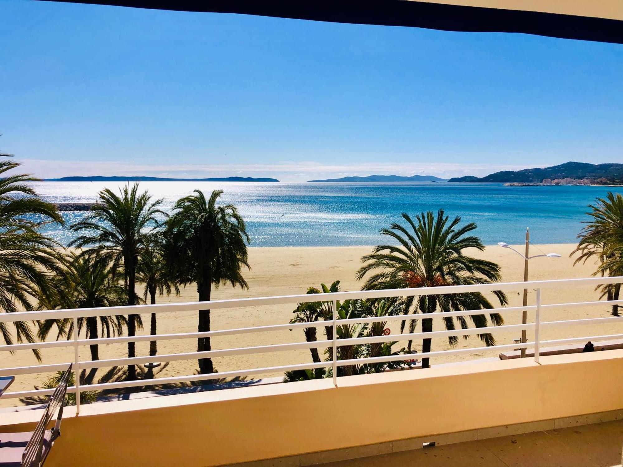 Appartement T3 Lumineux Traversant Totalement Neuf En Face De La Plage Front De Mer Vue Sur Les Iles Vue Mer Panoramique Assuree Residence De La Plage Centre Ville Du Lavandou 3Eme Etage Avec Ascenseur Appartement T3 勒拉旺杜 外观 照片