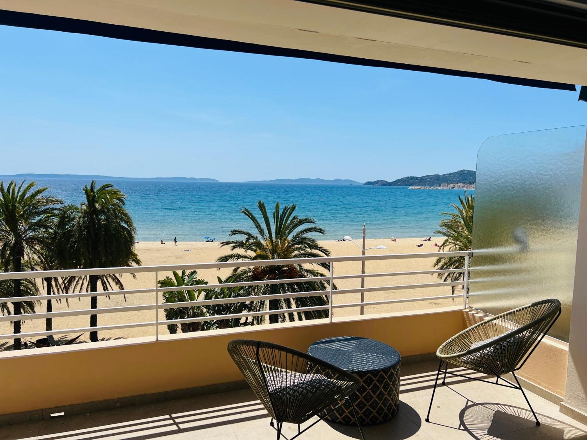 Appartement T3 Lumineux Traversant Totalement Neuf En Face De La Plage Front De Mer Vue Sur Les Iles Vue Mer Panoramique Assuree Residence De La Plage Centre Ville Du Lavandou 3Eme Etage Avec Ascenseur Appartement T3 勒拉旺杜 外观 照片